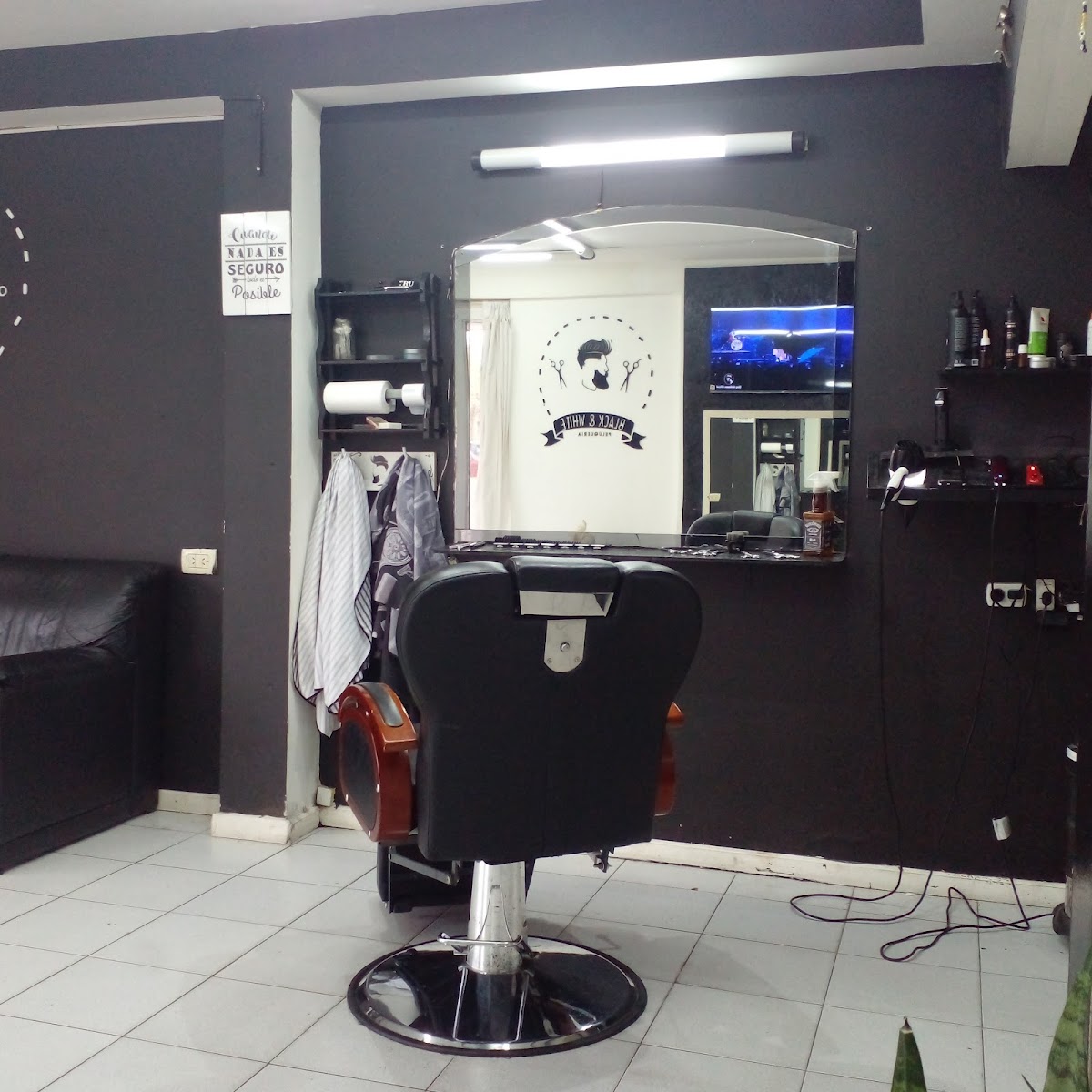 Black&white peluqueria