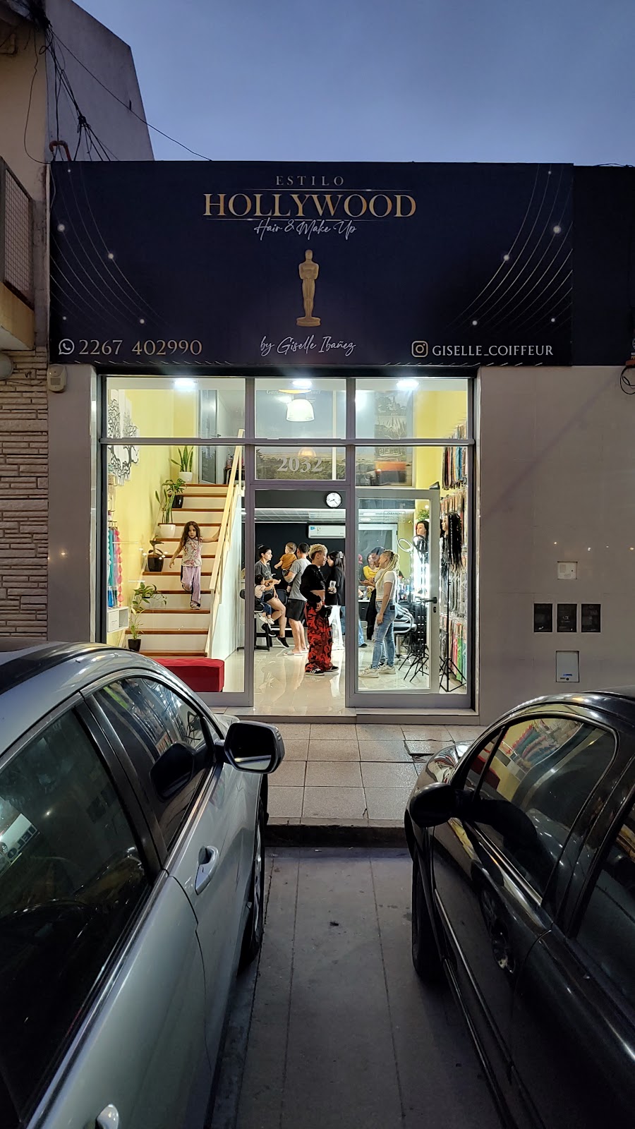 ESTILO HOLLYWOOD (Peluquería y barbería)