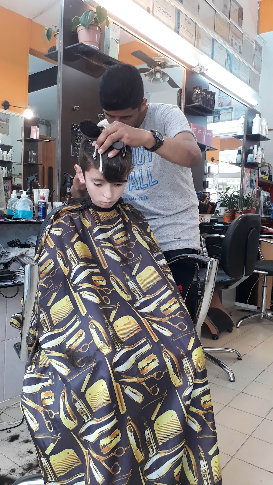 EX RICARDO coiffeur peluquería y barbería
