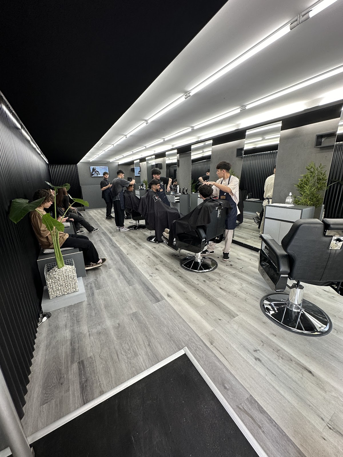 Logo de MONACO – ʙᴀʀʙᴇʀ ꜱᴛᴜᴅɪᴏ